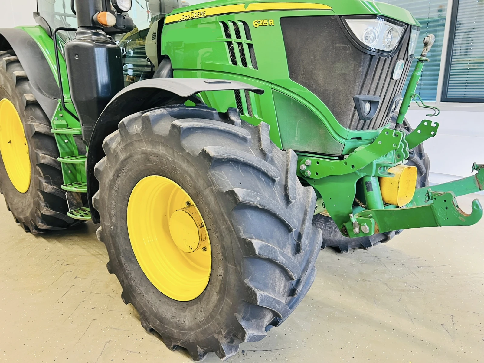 Трактор John Deere 6215R ЛИЗИНГ, снимка 3 - Селскостопанска техника - 54195036