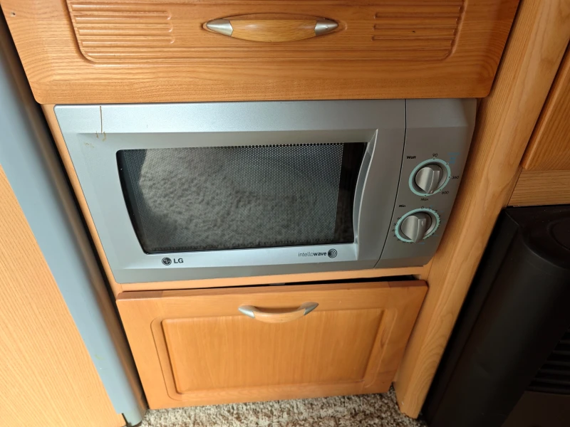 Каравана Hobby Prestige 610 UF, снимка 14 - Каравани и кемпери - 53514401