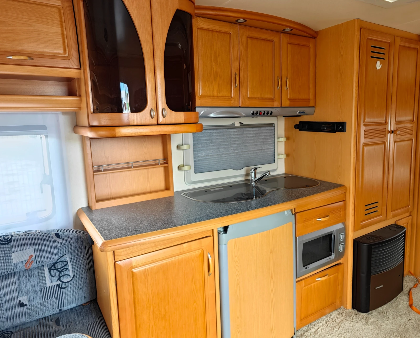 Каравана Hobby Prestige 610 UF - изображение 7