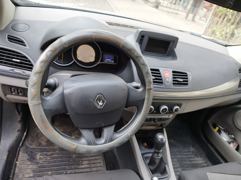 Renault Megane, снимка 5 - Автомобили и джипове - 44213355