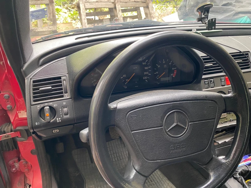 Mercedes-Benz C 220, снимка 8 - Автомобили и джипове - 47258730