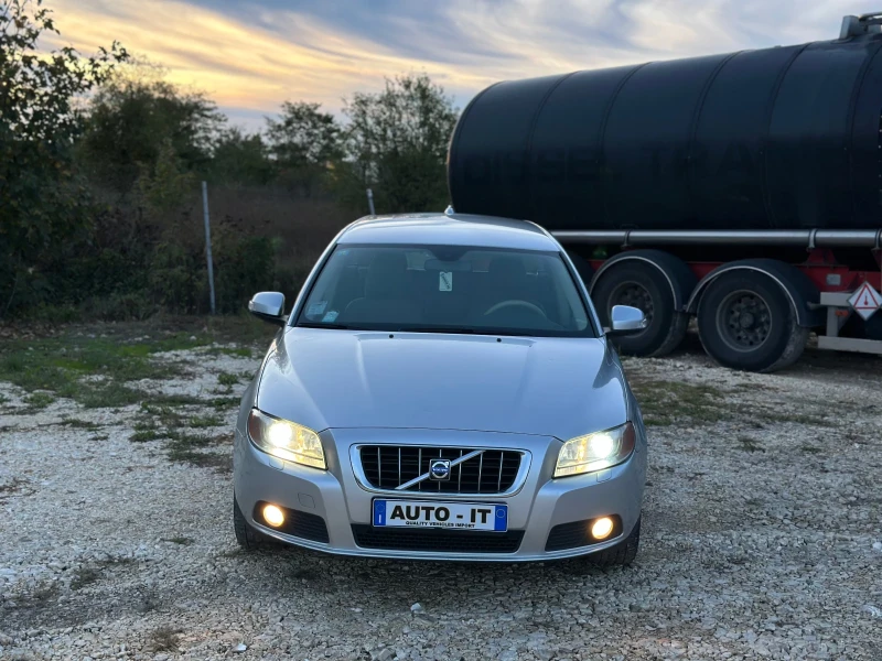 Volvo V70 2.4D5 / XENON / 6-СКОРОСТИ, снимка 2 - Автомобили и джипове - 47569666