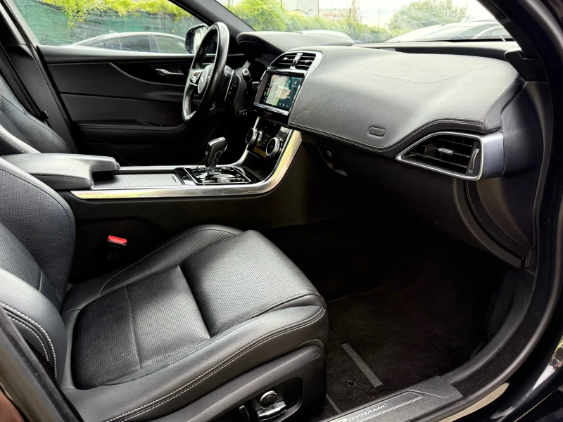 Jaguar XE 2.0d 204ps Face R-Dynamic Black 07.2021г. БАРТЕР, снимка 15 - Автомобили и джипове - 50365130