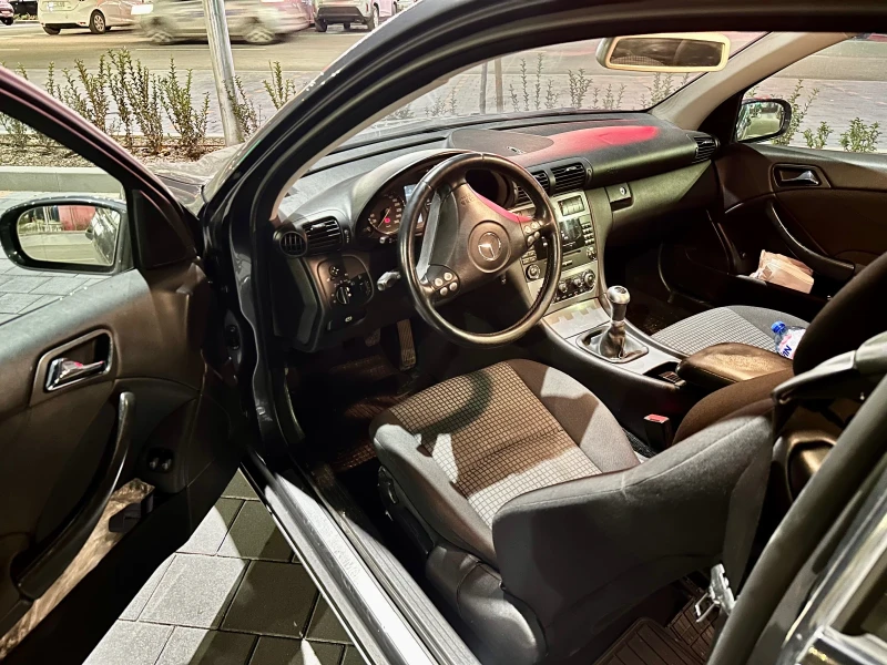 Mercedes-Benz C 200 Фейс, снимка 7 - Автомобили и джипове - 52503346