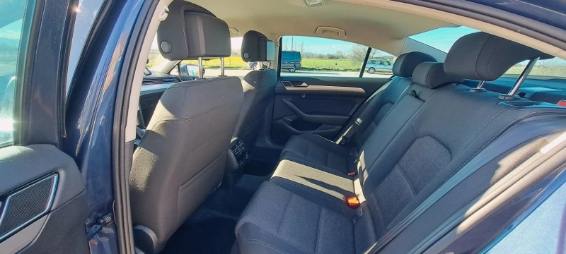 VW Passat, снимка 11 - Автомобили и джипове - 52631025