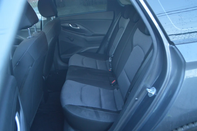 Hyundai I30 1.4i, снимка 10 - Автомобили и джипове - 52851047