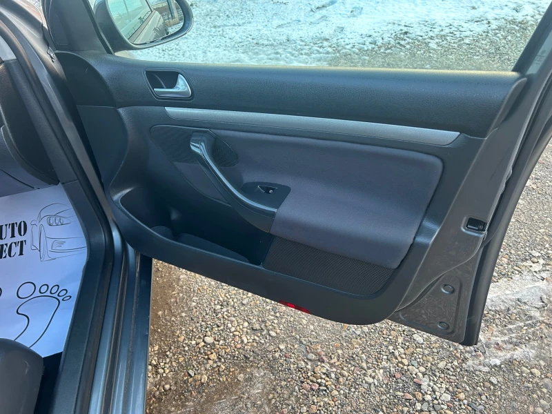 VW Golf 1.4 I , снимка 13 - Автомобили и джипове - 53037849