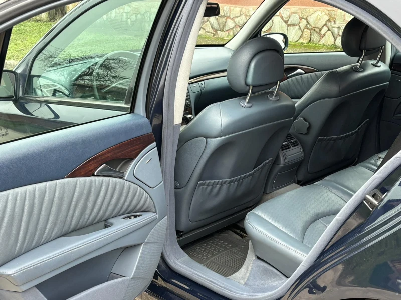 Mercedes-Benz E 220, снимка 7 - Автомобили и джипове - 53272871