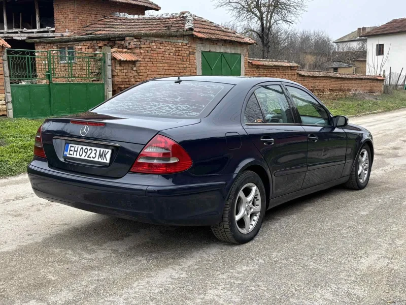 Mercedes-Benz E 220, снимка 4 - Автомобили и джипове - 53272871