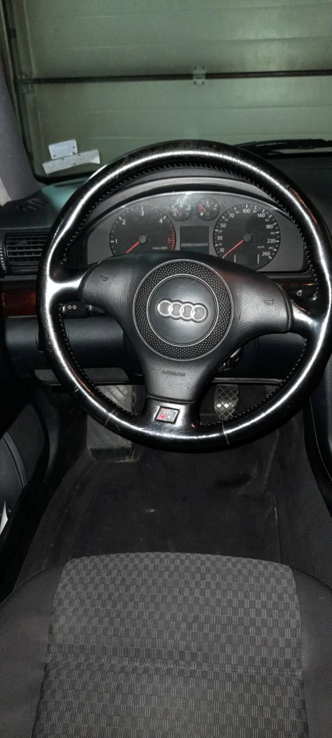 Audi A4 1.9 TDI Quattro 116 к.с. - изображение 9
