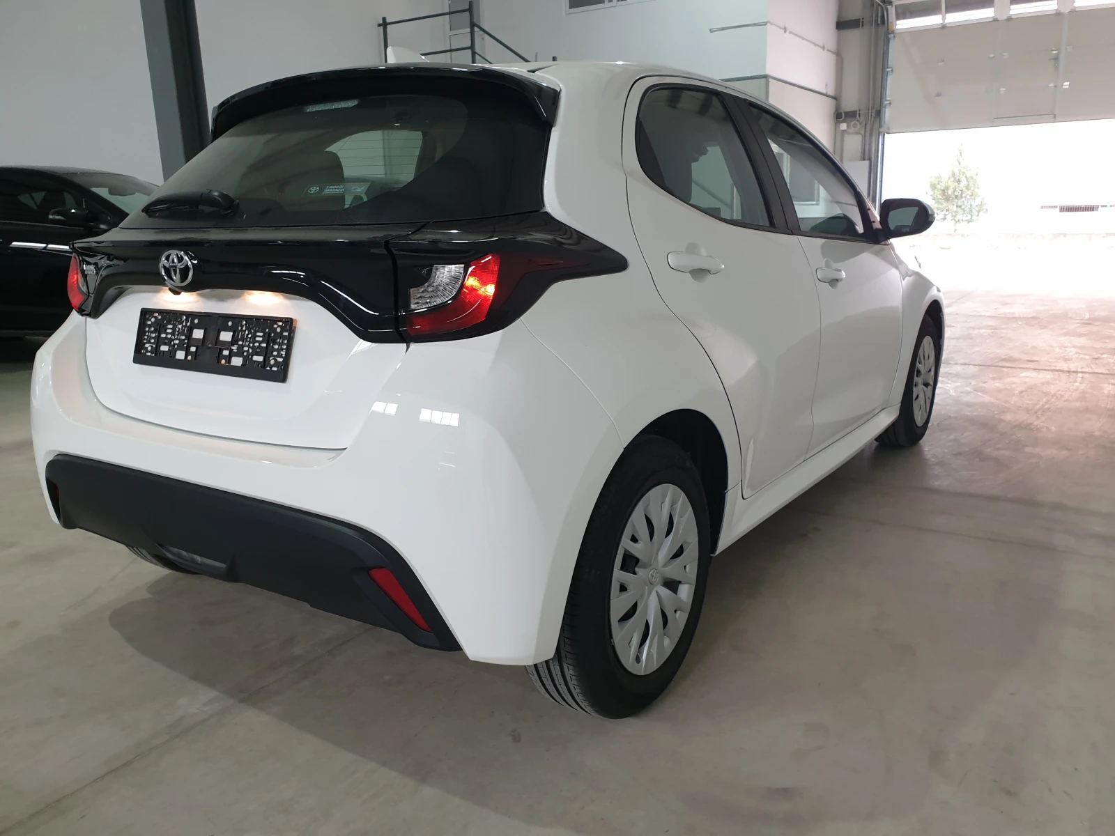 Toyota Yaris 2023 - изображение 5