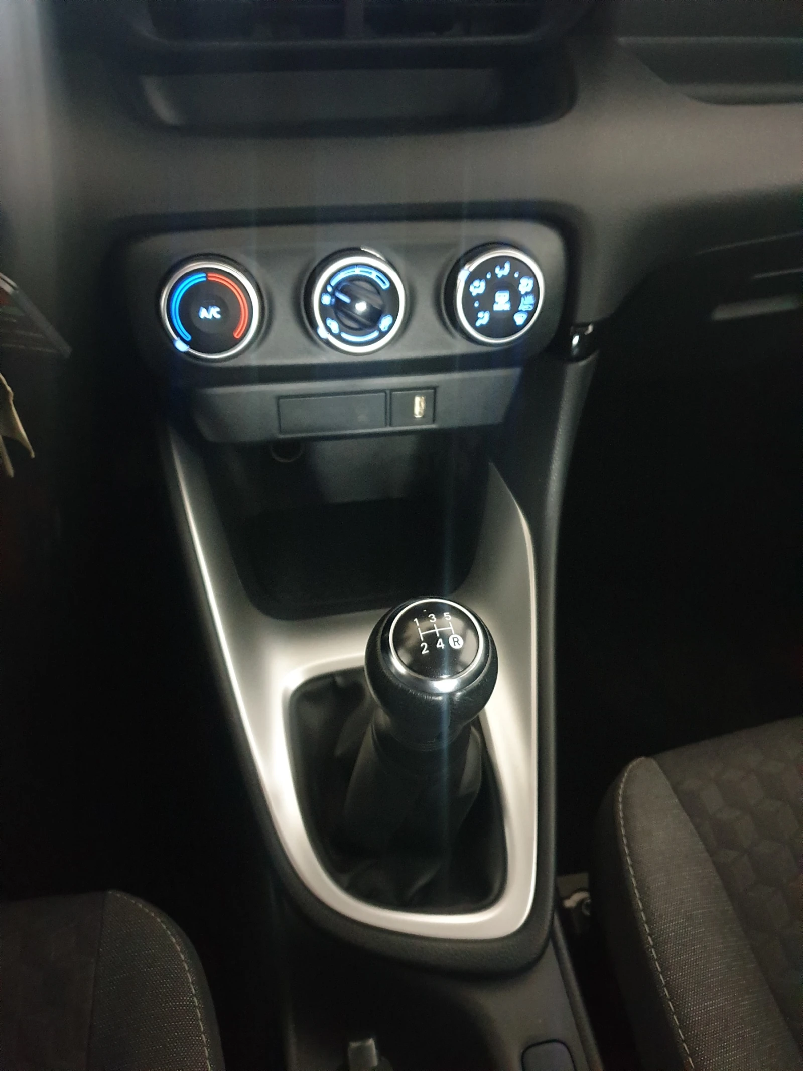 Toyota Yaris 2023 - изображение 8