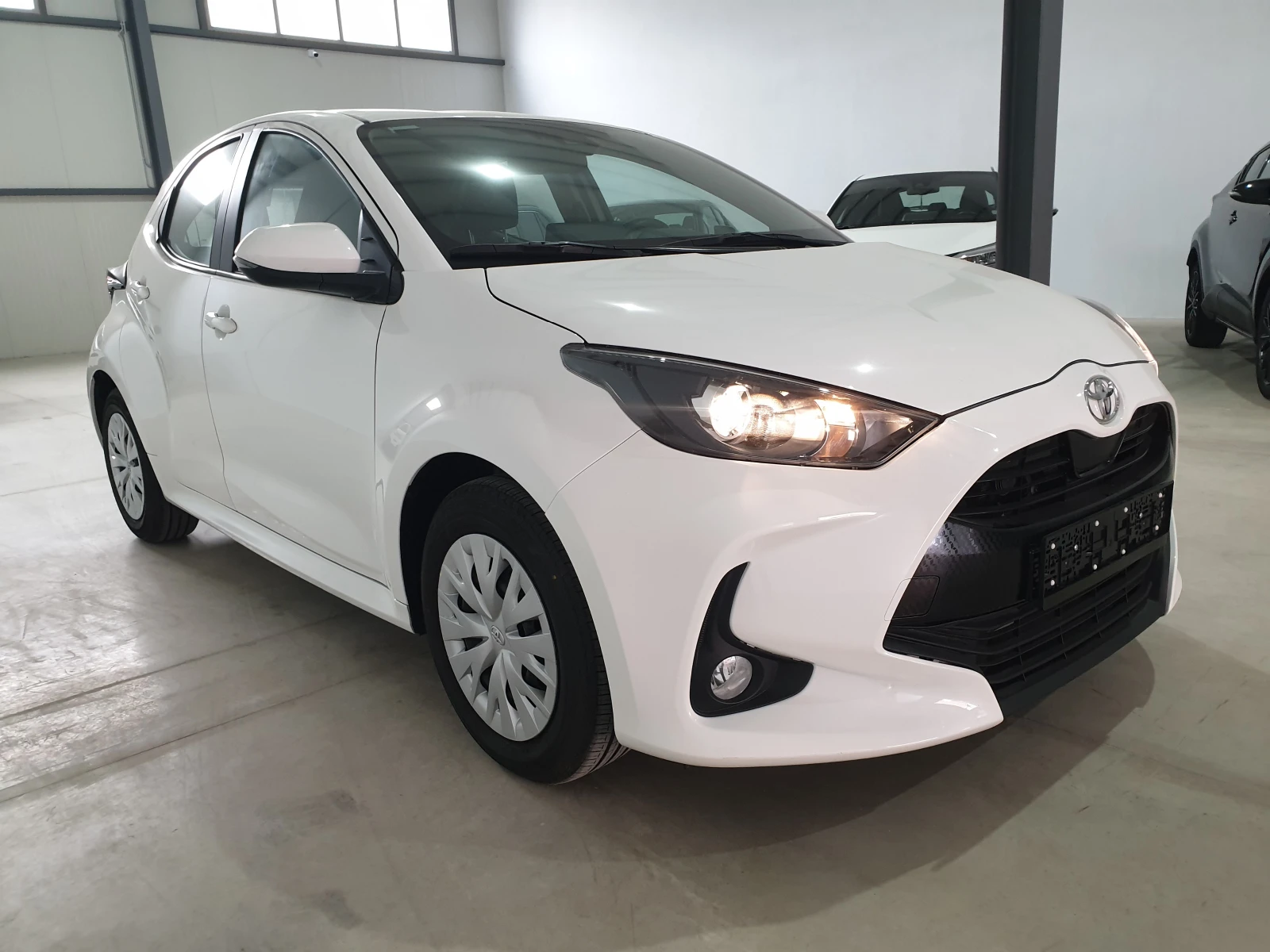 Toyota Yaris 2023 - изображение 6