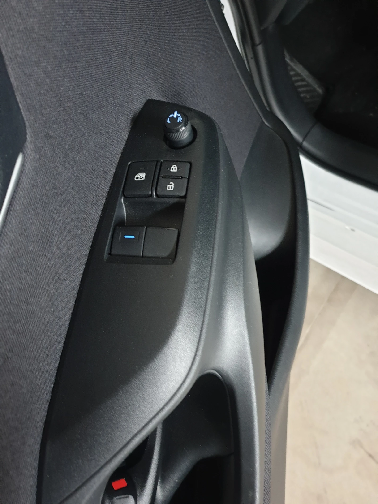 Toyota Yaris 2023 - изображение 9