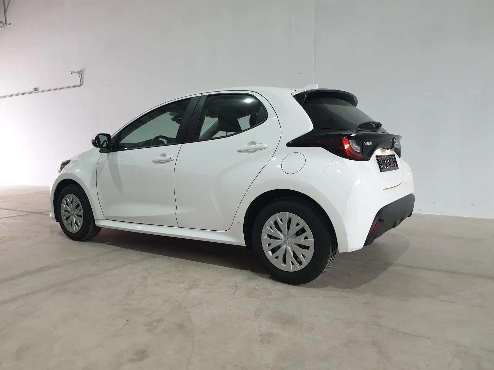 Toyota Yaris 2023 - изображение 3