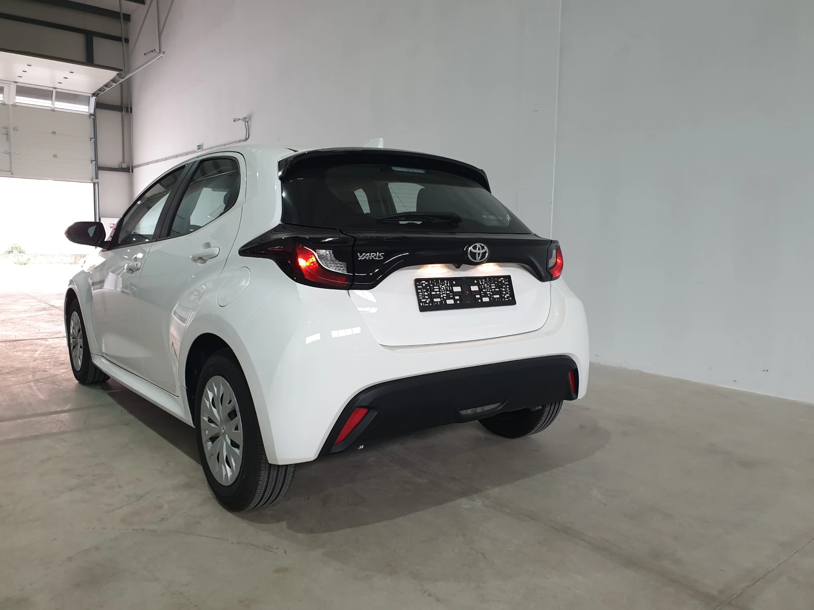 Toyota Yaris 2023 - изображение 4