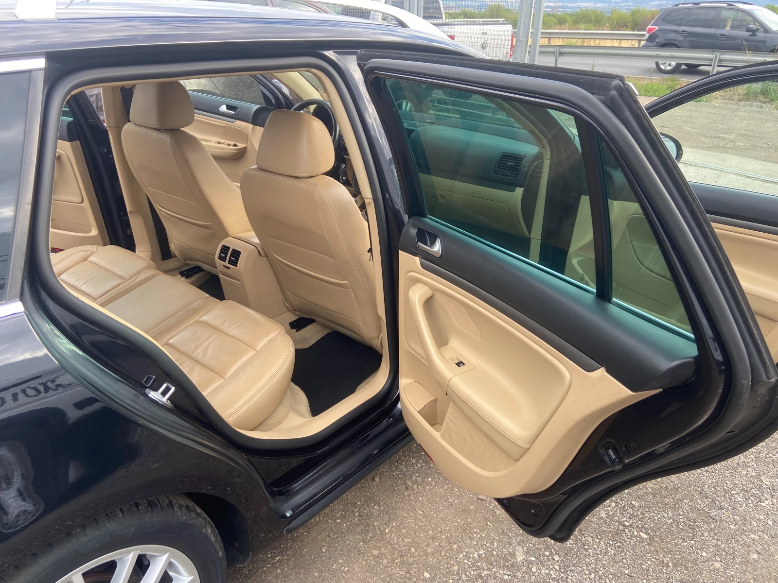 VW Golf 2.0 NAVI | Mobile.bg — изображение 12