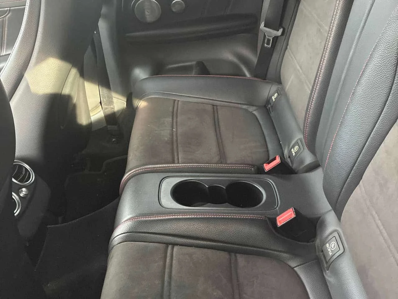 Mercedes-Benz C 43 AMG CARFAX, снимка 17 - Автомобили и джипове - 53733943