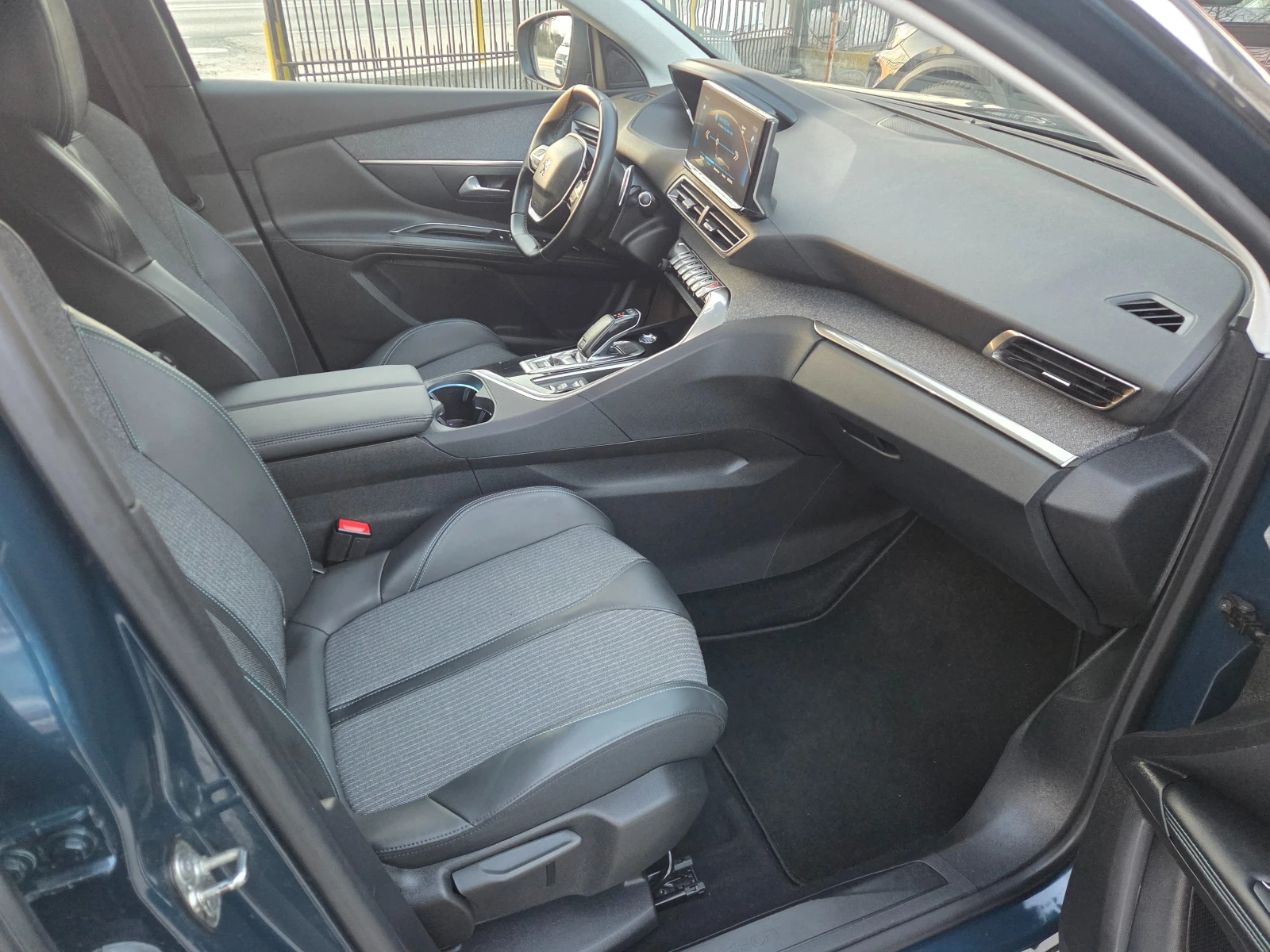 Peugeot 3008 1.5 HDI ALUURE* * FACE* * ОБСЛУЖЕНА * * * , снимка 3 - Автомобили и джипове - 53849803