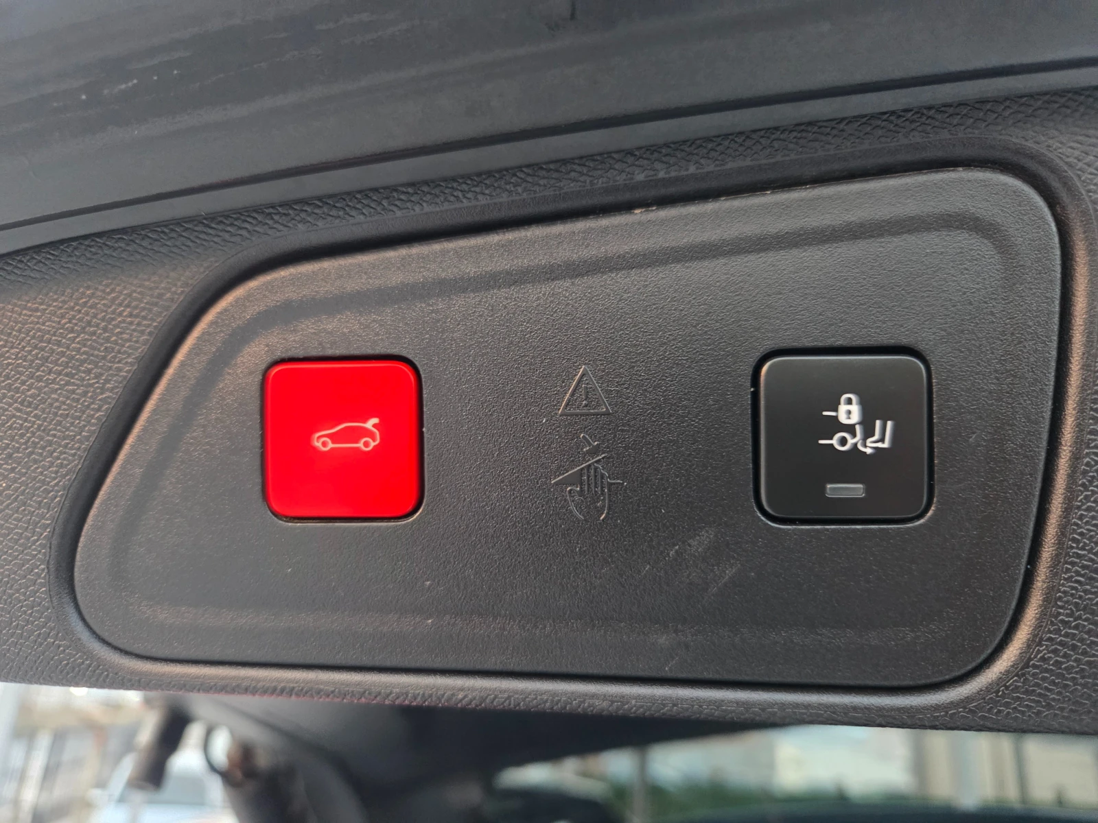 Peugeot 3008 1.5 HDI ALUURE* * FACE* * ОБСЛУЖЕНА * * * , снимка 17 - Автомобили и джипове - 53849803