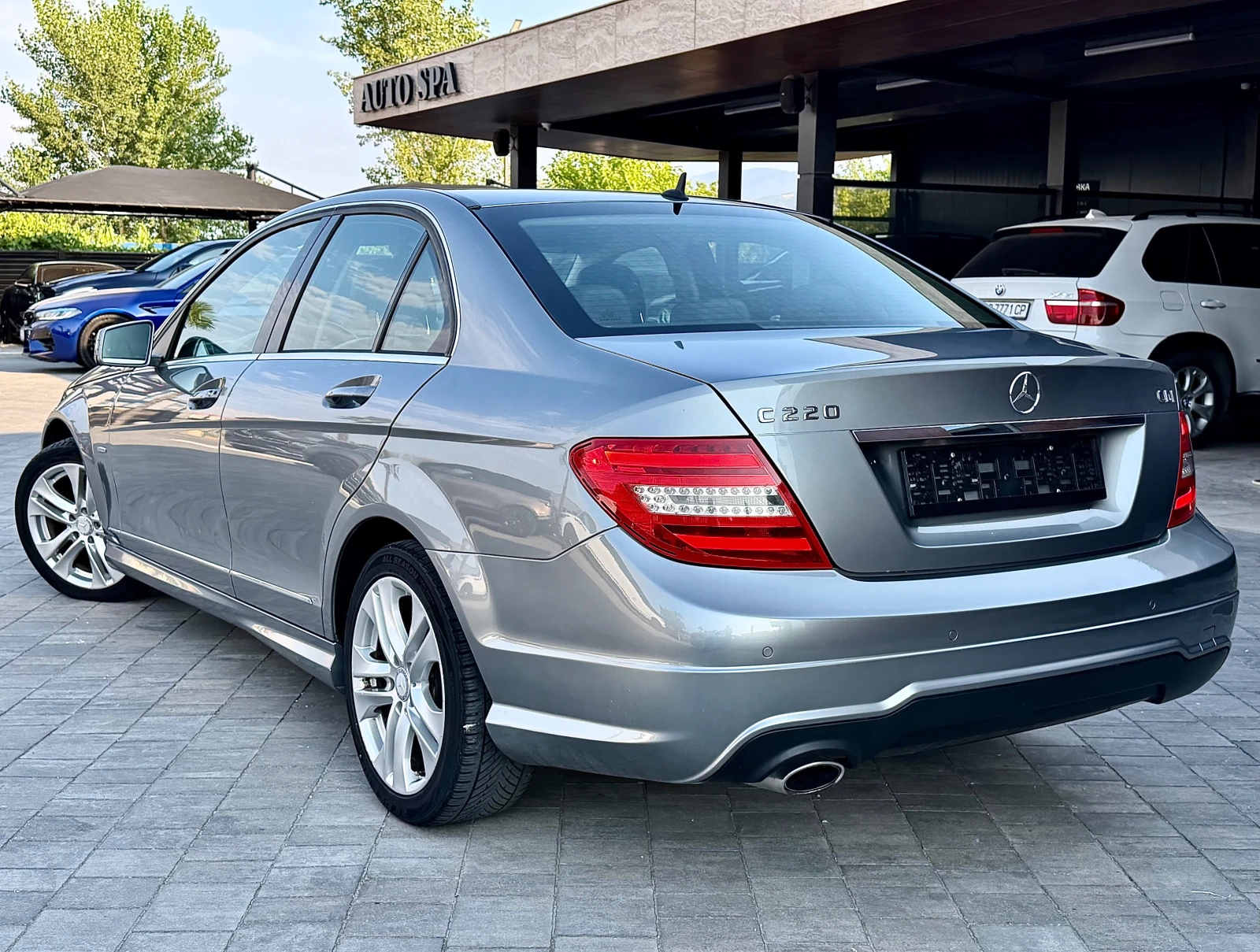 Mercedes-Benz C 220 * AMG* Facelift, снимка 4 - Автомобили и джипове - 54101119