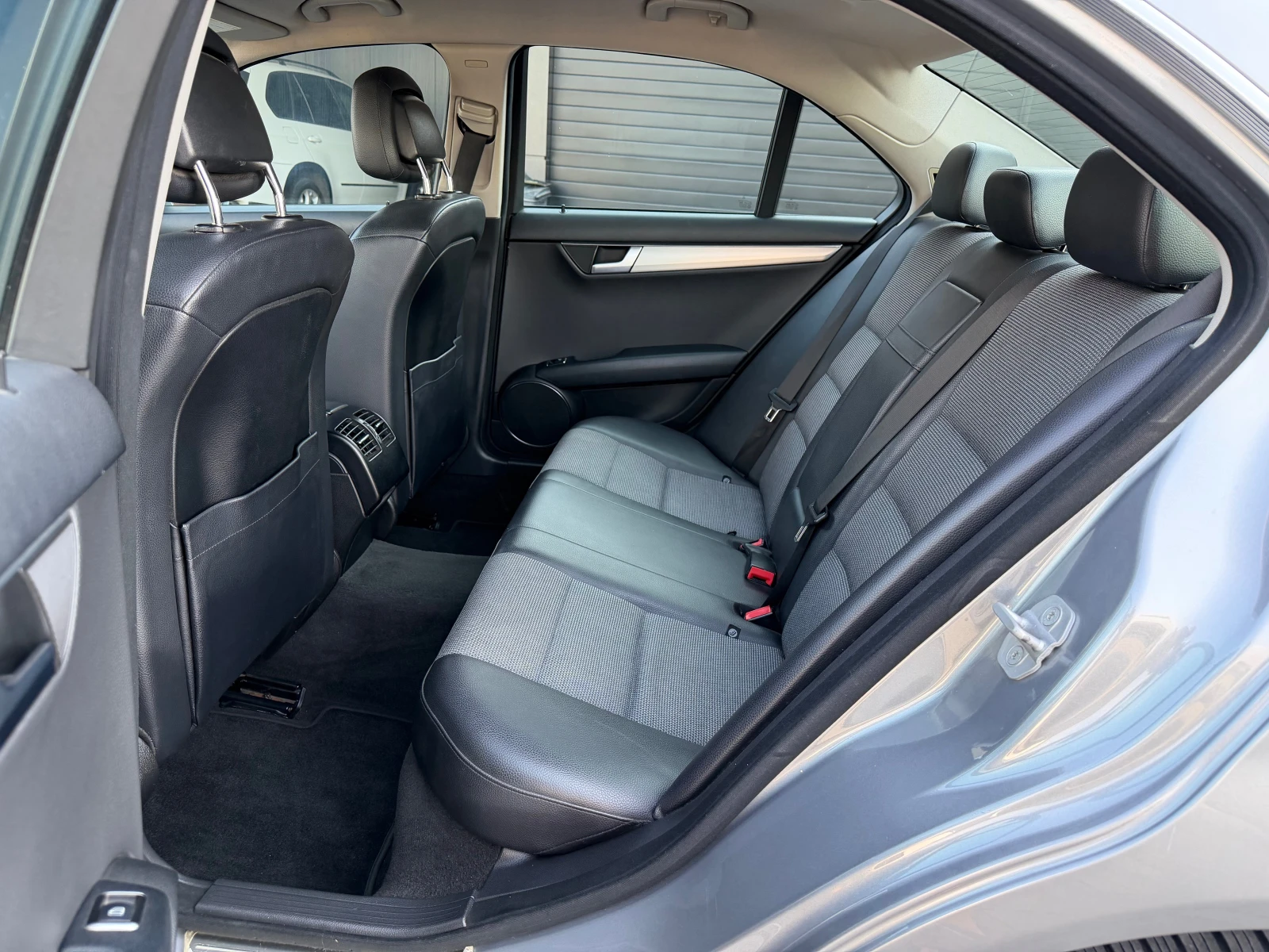 Mercedes-Benz C 220 * AMG* Facelift, снимка 15 - Автомобили и джипове - 54101119