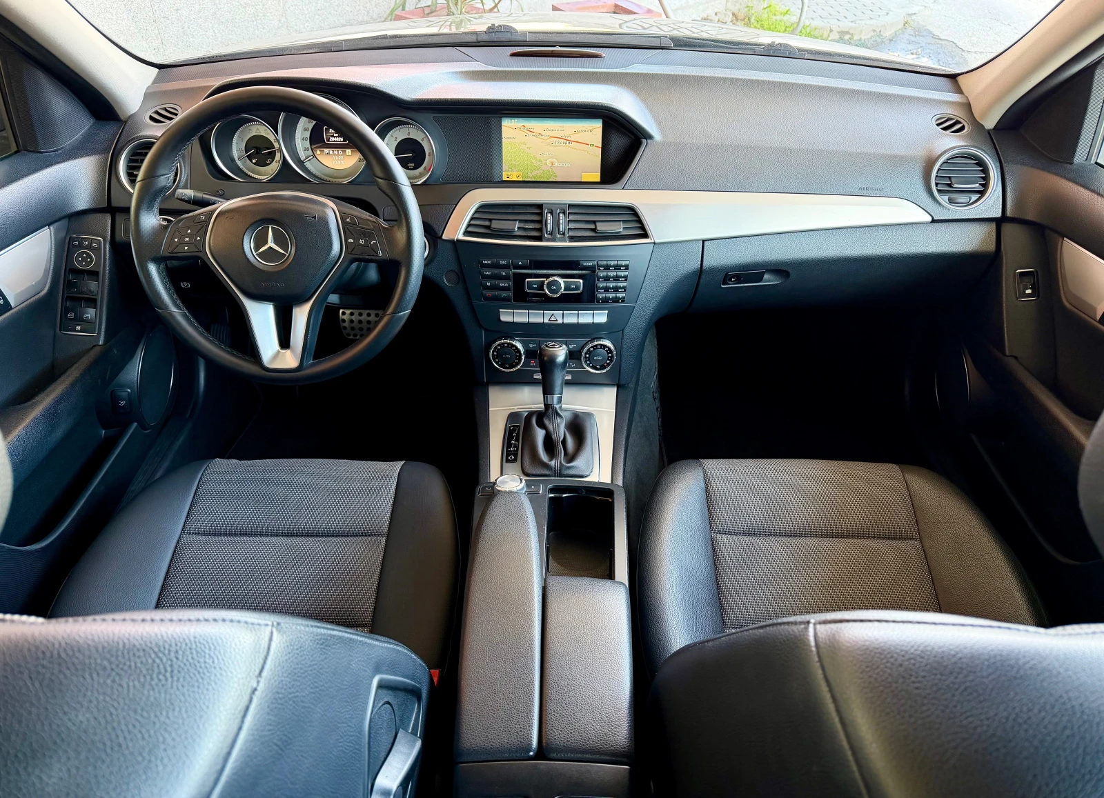 Mercedes-Benz C 220 * AMG* Facelift, снимка 11 - Автомобили и джипове - 54101119