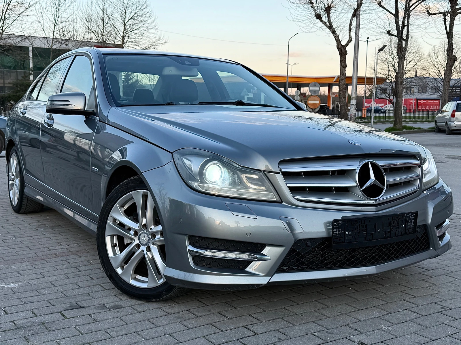 Mercedes-Benz C 220 * AMG* Facelift, снимка 3 - Автомобили и джипове - 54101119