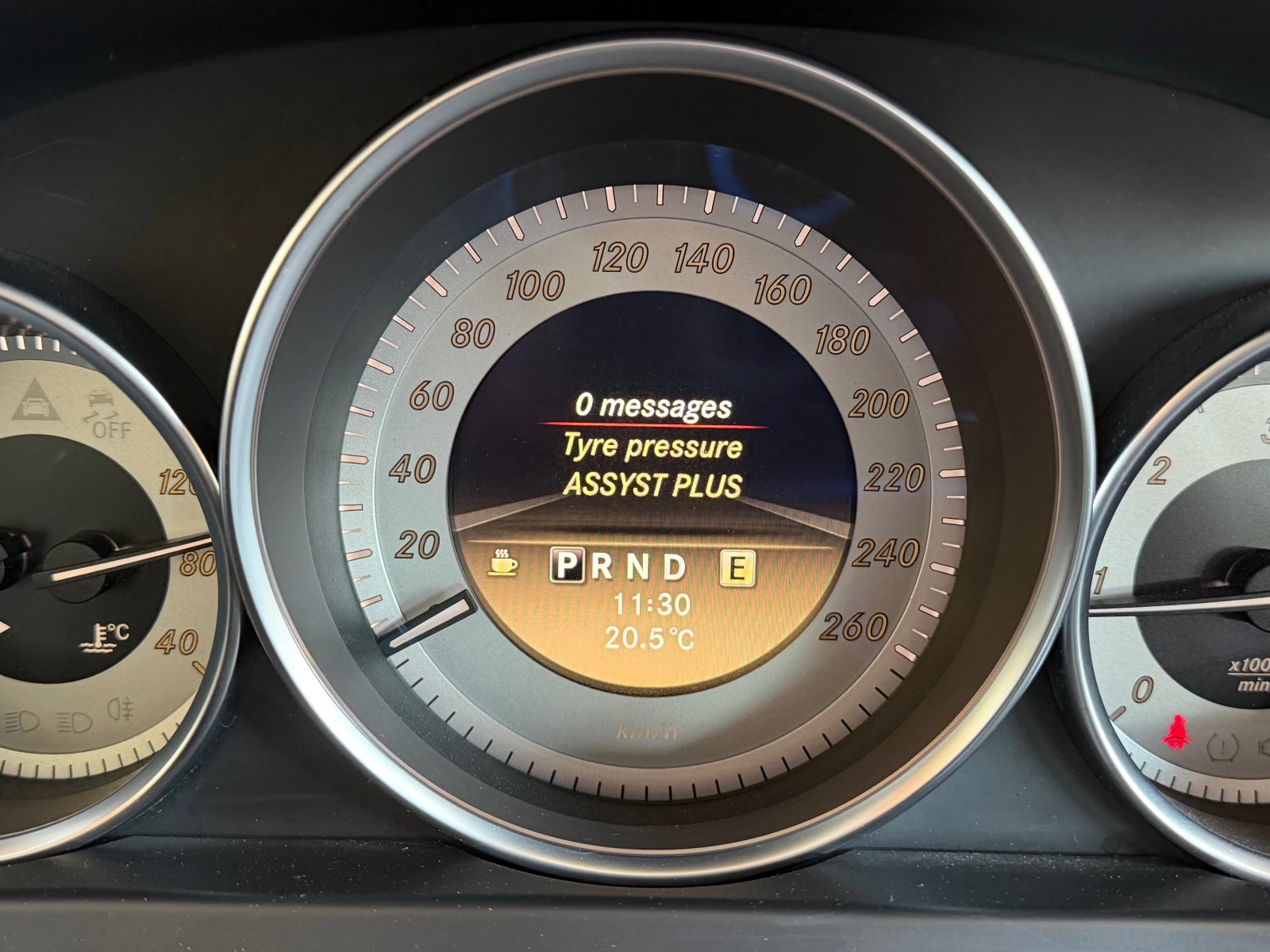 Mercedes-Benz C 220 * AMG* Facelift, снимка 16 - Автомобили и джипове - 54101119