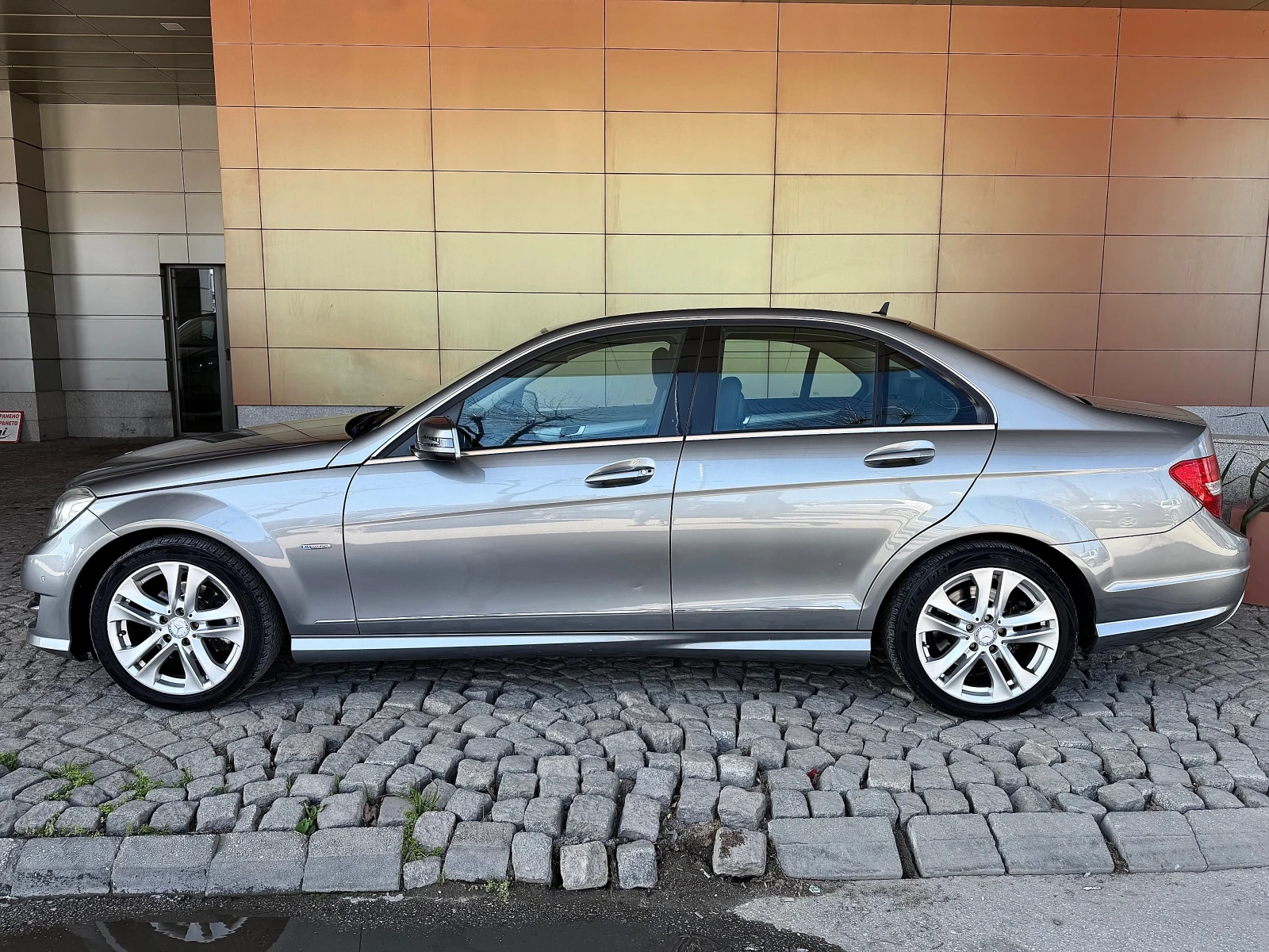 Mercedes-Benz C 220 * AMG* Facelift, снимка 7 - Автомобили и джипове - 54101119