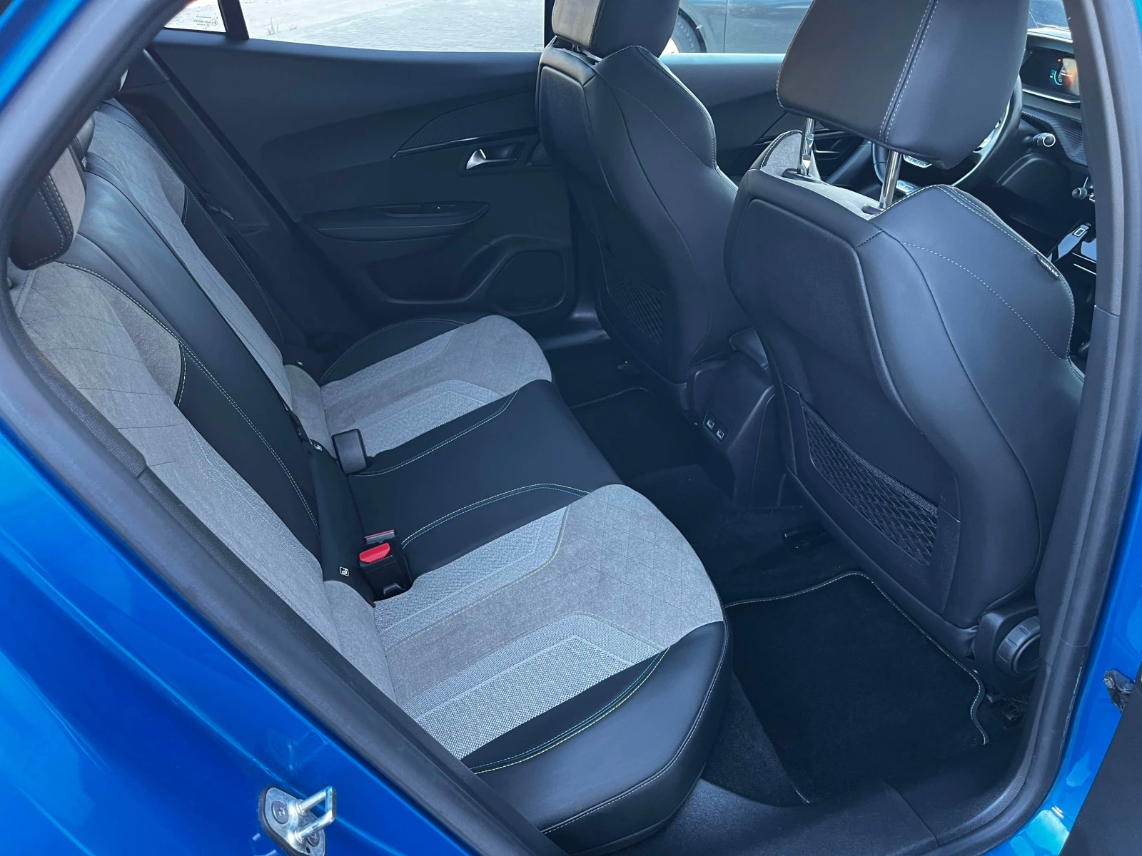 Peugeot 2008 Electric GT-PACK 50KW 90% SOH, снимка 15 - Автомобили и джипове - 55722180