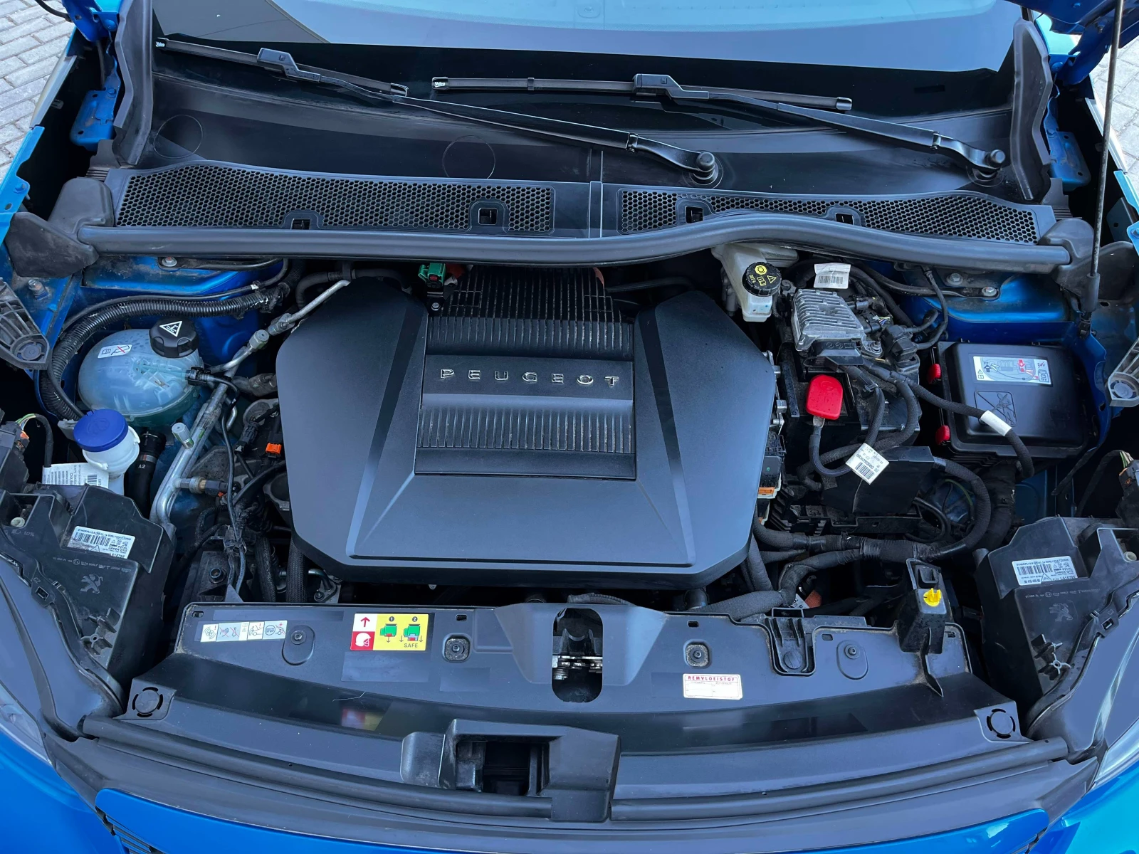 Peugeot 2008 Electric GT-PACK 50KW 90% SOH, снимка 5 - Автомобили и джипове - 55722180