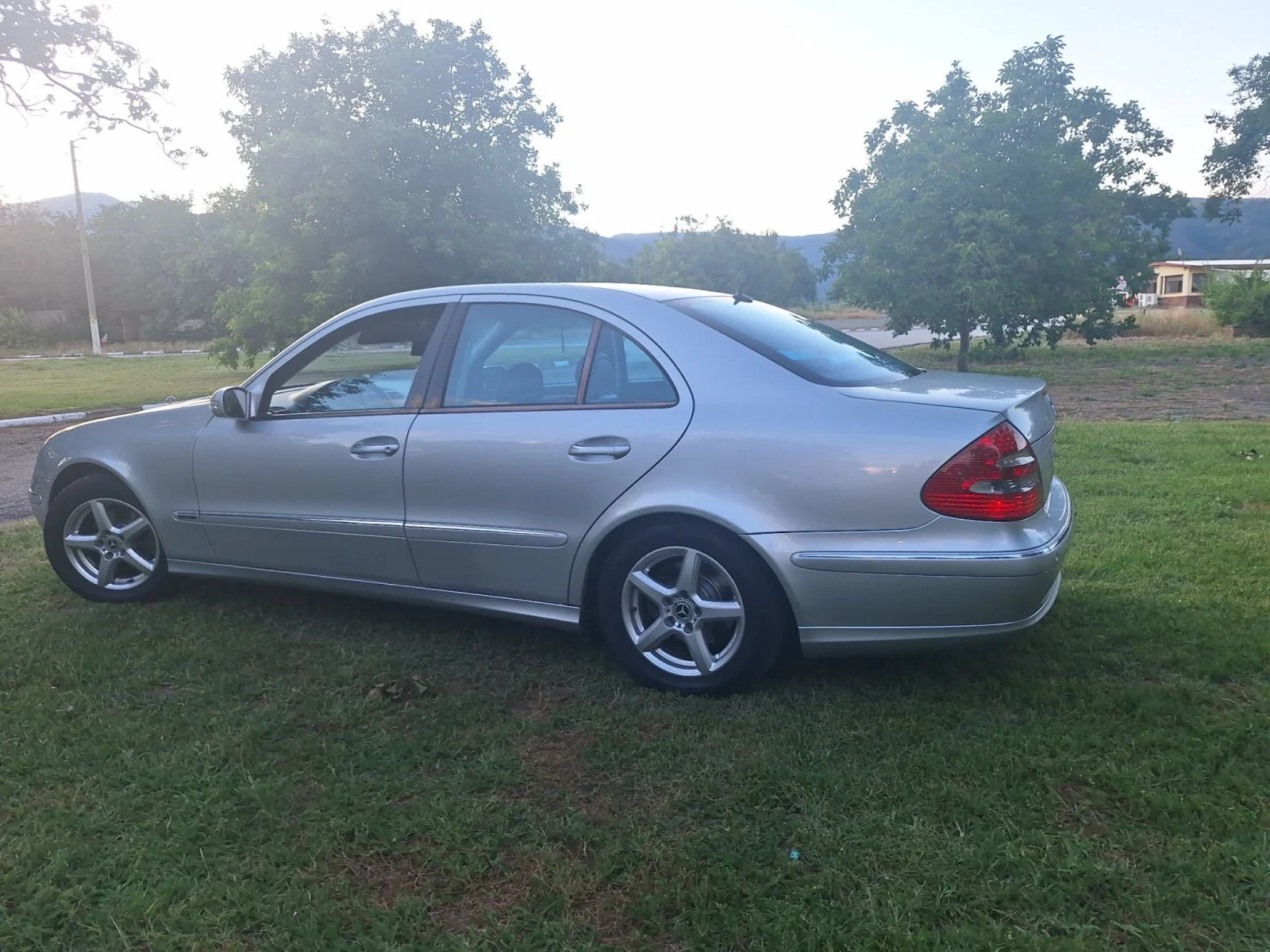Mercedes-Benz E 270, снимка 3 - Автомобили и джипове - 55159541