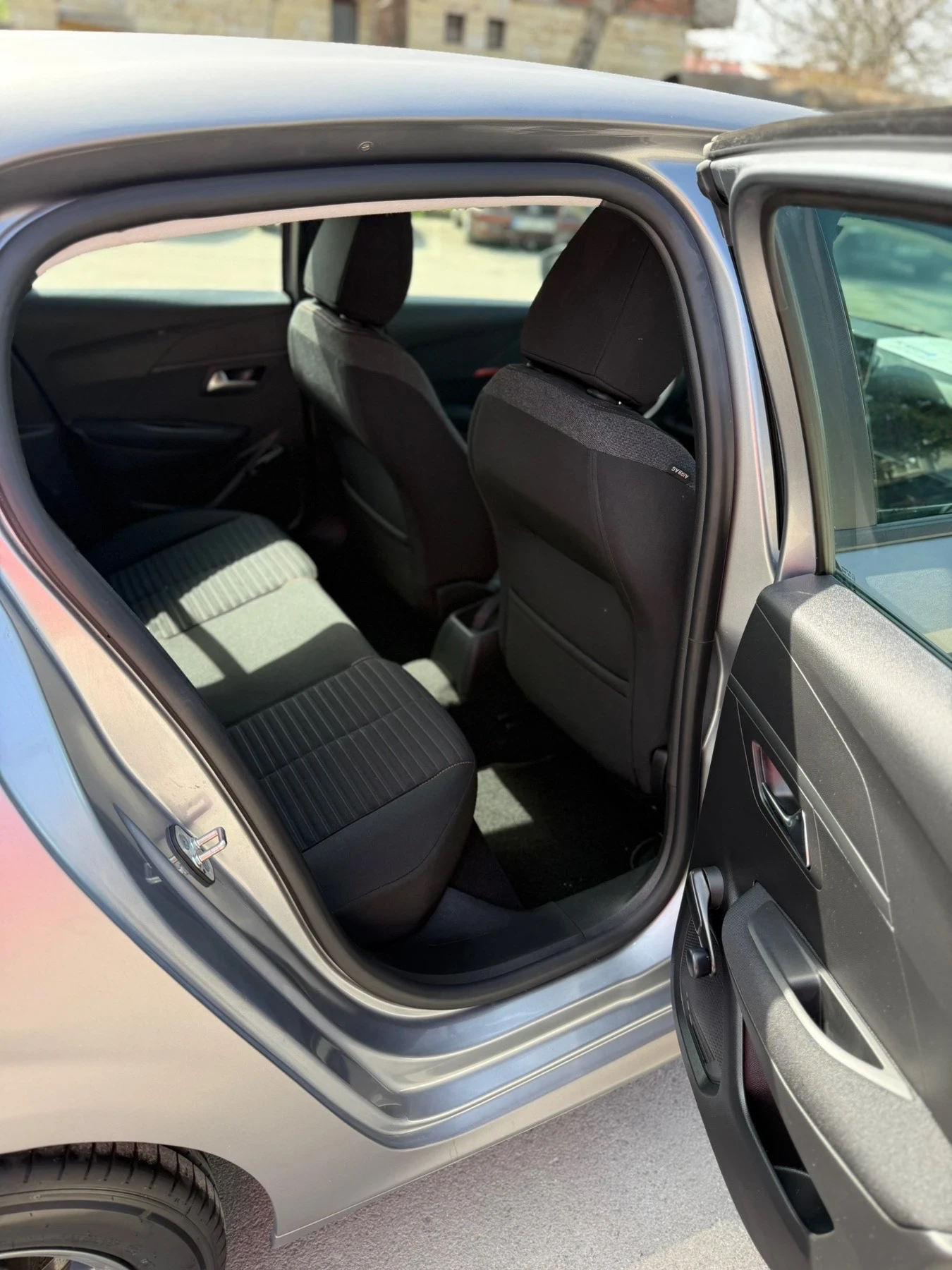 Peugeot 208 1.2 PureTech, снимка 13 - Автомобили и джипове - 55657382