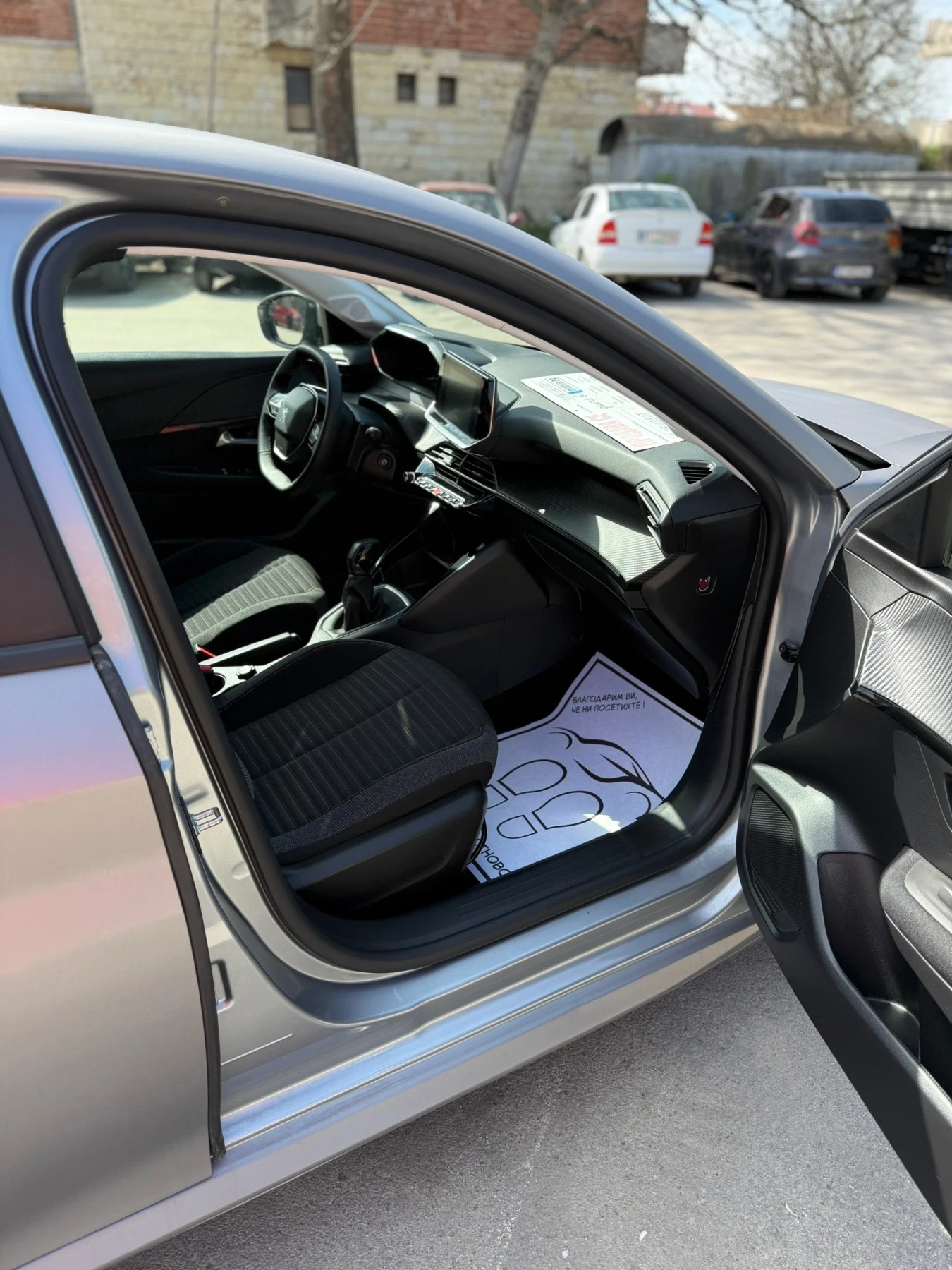 Peugeot 208 1.2 PureTech, снимка 14 - Автомобили и джипове - 55657382