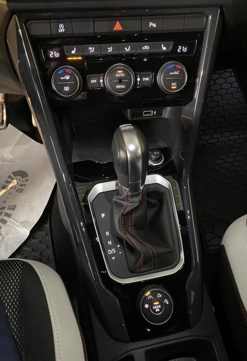 VW T-Roc 2.0 TSI* DSG* 4x4* LED* NAVI* BEATS* , снимка 8 - Автомобили и джипове - 51982702