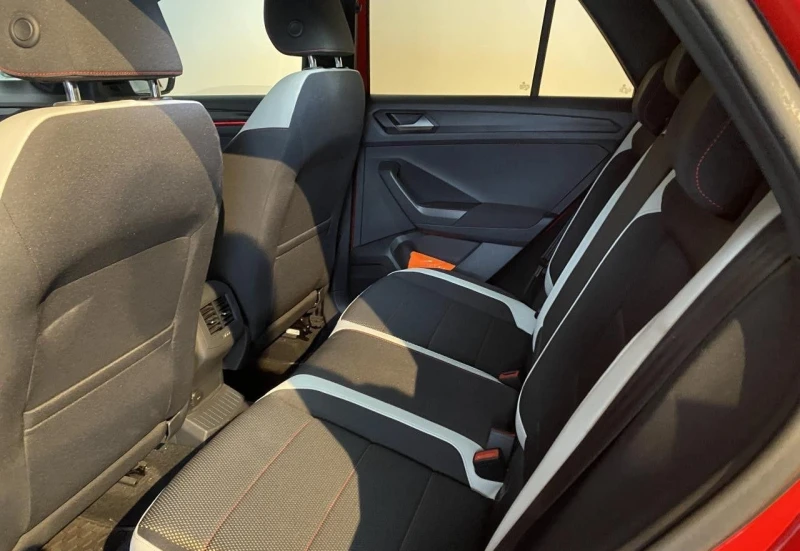 VW T-Roc 2.0 TSI* DSG* 4x4* LED* NAVI* BEATS* , снимка 9 - Автомобили и джипове - 51982702