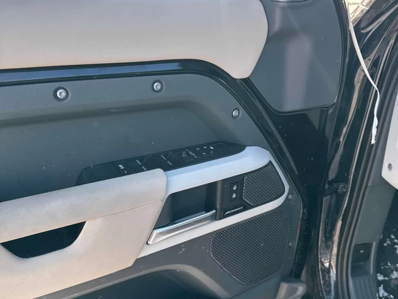 Land Rover Defender 110 S AWD * 360  * Keyless * Подгреви, снимка 13 - Автомобили и джипове - 53562168