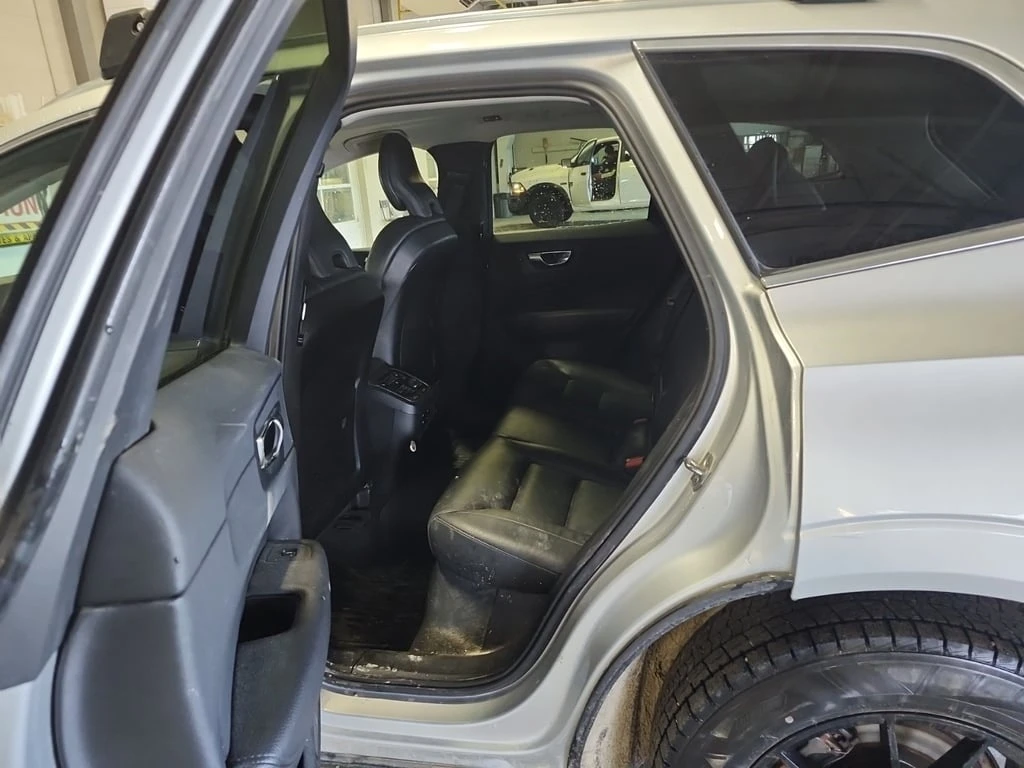 Volvo XC60 MOMENTUM * CARFAX * ОПЦИЯ ЗА ФИНАНСИРАНЕ *  - изображение 9