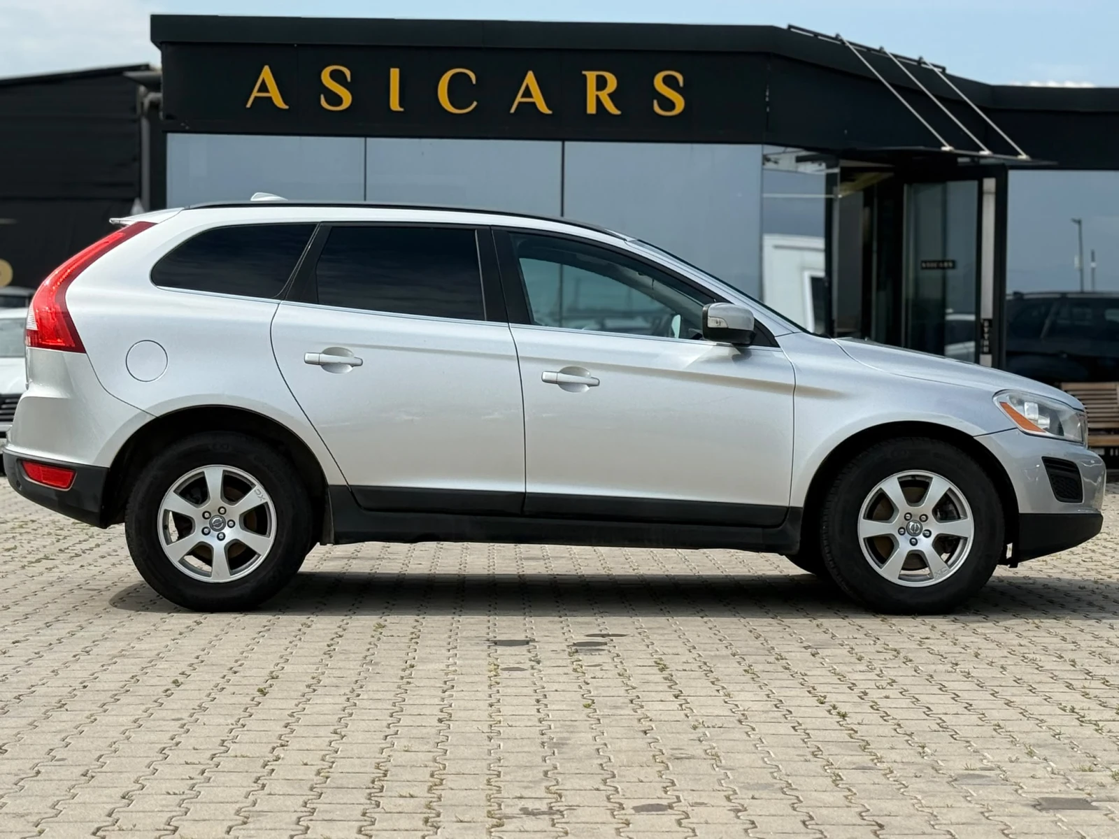 Volvo XC60 / 2.0D / 163HP / DRIVe SUMMUM /, снимка 6 - Автомобили и джипове - 55129965