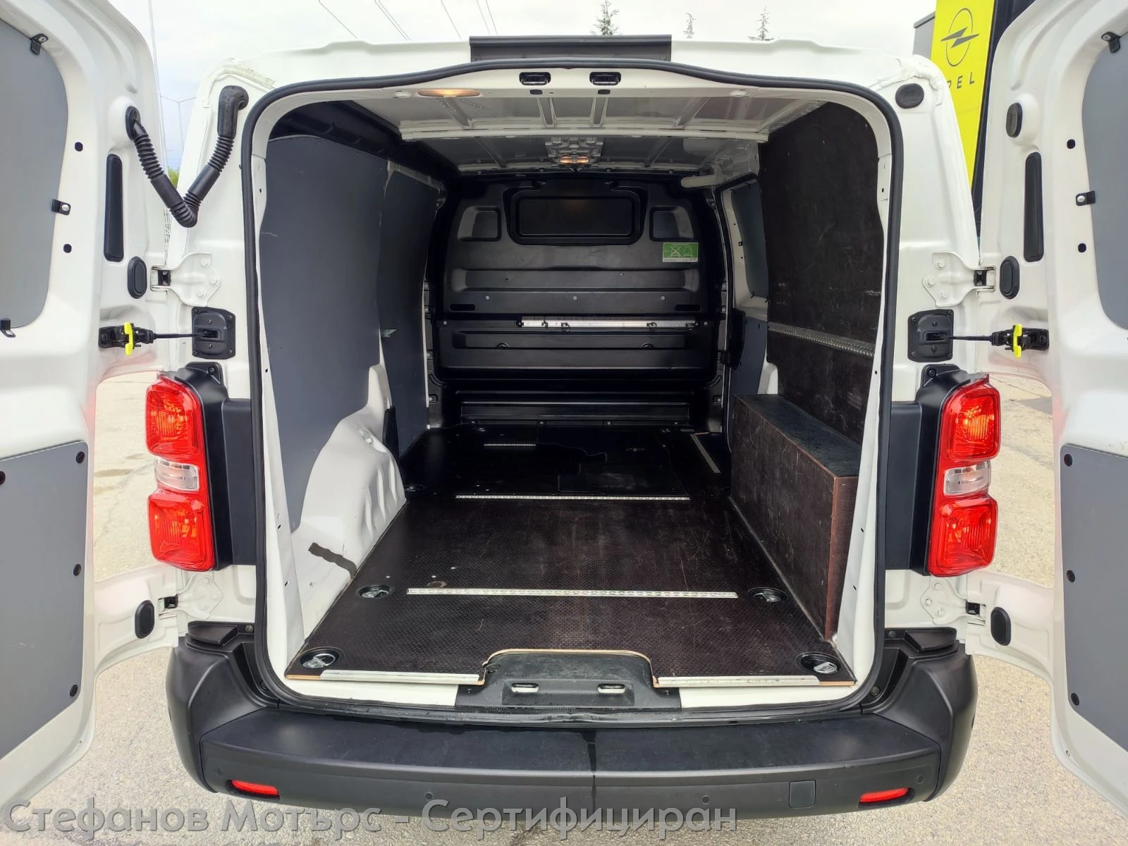 Opel Vivaro Cargo L EHZ Edition 2.0 Diesel (122hp) MT6, снимка 13 - Бусове и автобуси - 54333575