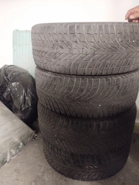 Гуми Зимни 235/55R18, снимка 1