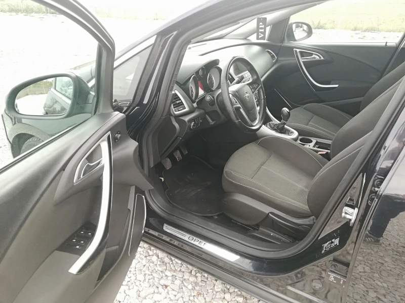 Opel Astra 1.6t gaz kli it, снимка 9 - Автомобили и джипове - 52130660