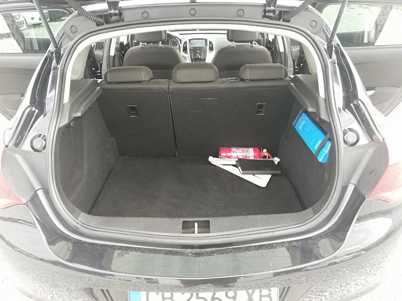 Opel Astra 1.6t gaz kli it, снимка 11 - Автомобили и джипове - 52130660