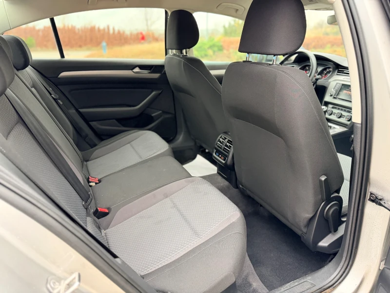 VW Passat 1.6TDi-Лизинг през уникредит, снимка 13 - Автомобили и джипове - 52663857