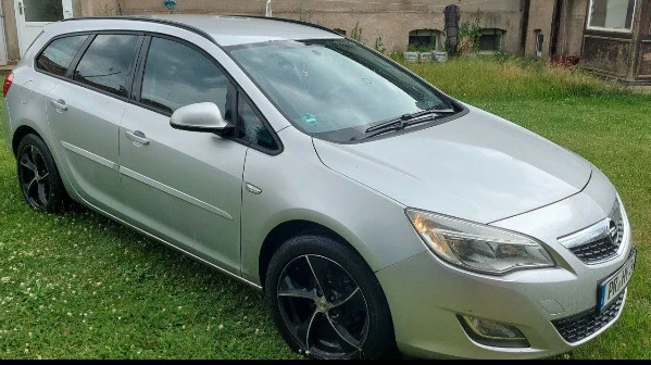 Opel Astra Sports Tourer eco FLEX Selection - изображение 2