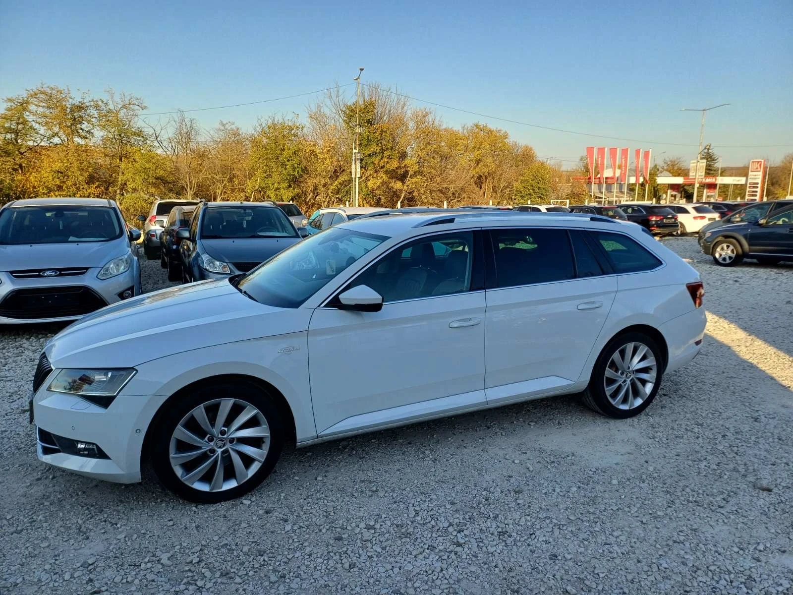 Skoda Superb 2.0Tdi 190кс 4x4 Laurin & Klement - изображение 3