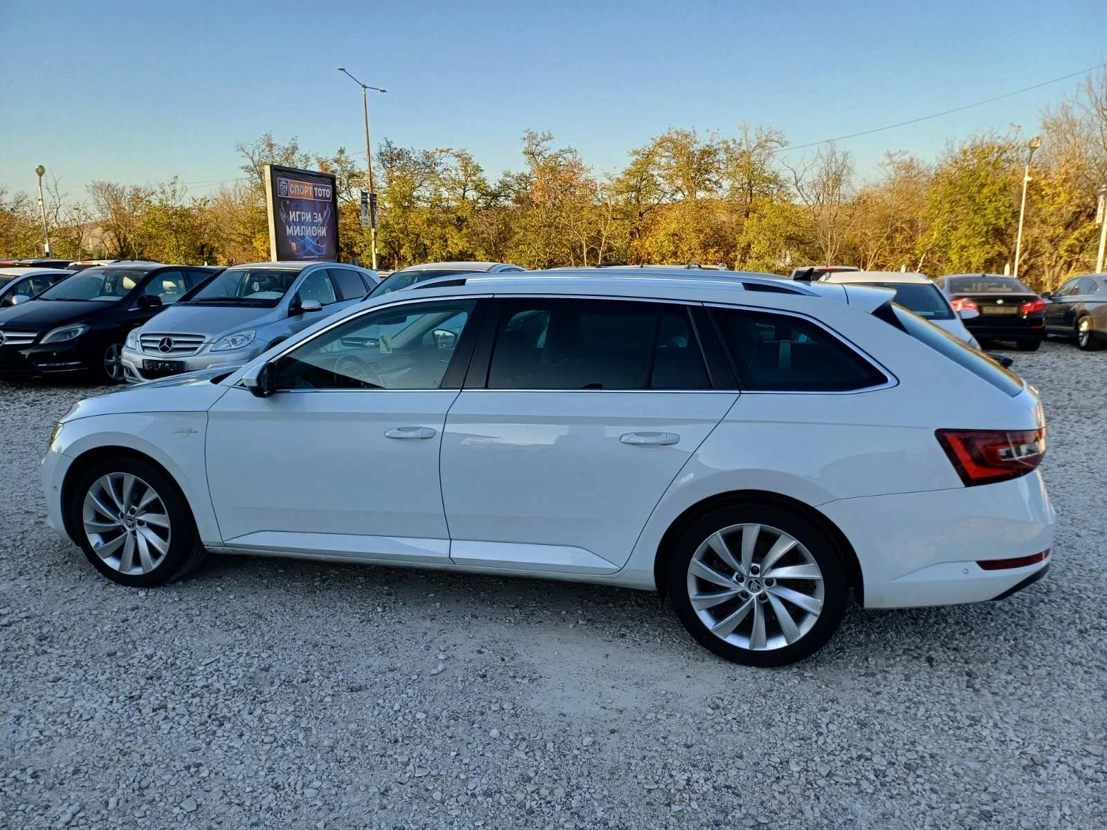 Skoda Superb 2.0Tdi 190кс 4x4 Laurin & Klement - изображение 4