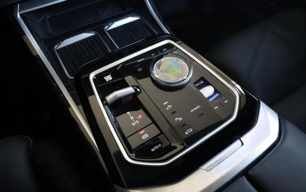 BMW 740 Long M-Sport - изображение 10