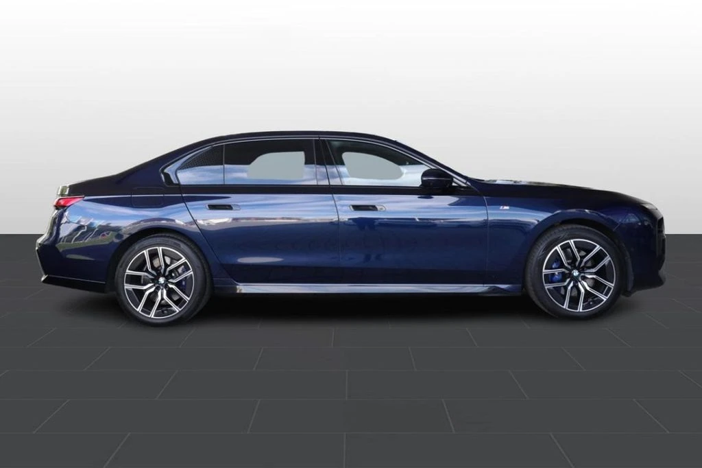 BMW 740 Long M-Sport - изображение 3
